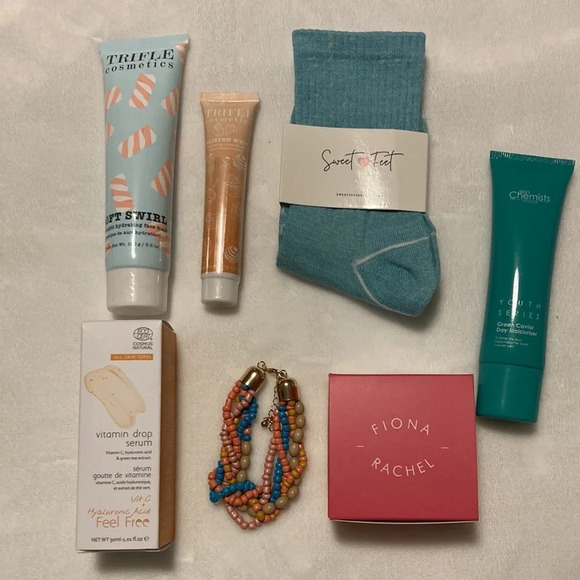 Beauty Bundle of Self Care Items - Picture 2 of 9